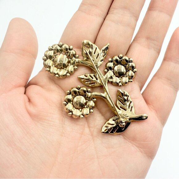 Liz Claiborne Green Rhinestone Seed Pearl Flower Spray pin brooch Gold Tone LC - Picture 4 of 7